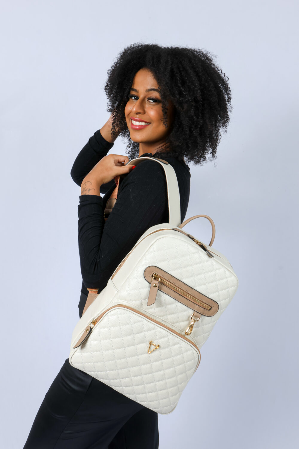 Mochila feminina em couro legítimo - Rose Off-White com caramelo